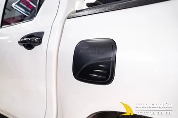 Nắp xăng Toyota Hilux đen