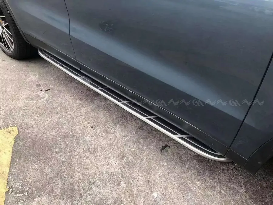 Bậc lên xuống cơ Santafe 2019-2023 mẫu inox - Ảnh 2