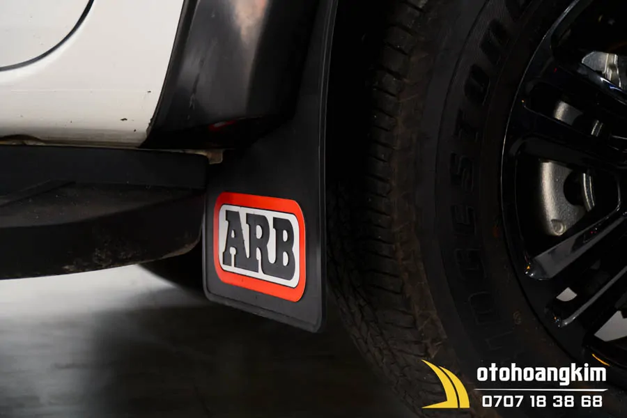 Chắn Bùn ARB Thailand Chữ Đen Viền Đỏ Cho Ford Ranger 2017 - Ảnh 2