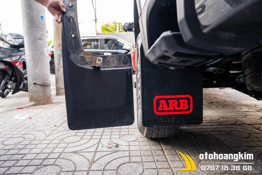 Chắn Bùn Cho Ford Ranger Chữ ARB Đỏ Chữ 4X4 ACCESSORIES Đen - Ảnh 3