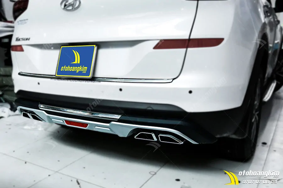 Lip chia pô Hyundai Tucson - Ảnh 3