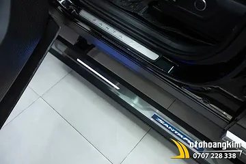 Bậc lên xuống điện Santafe 2024 mẫu mặt gương có led  AKM