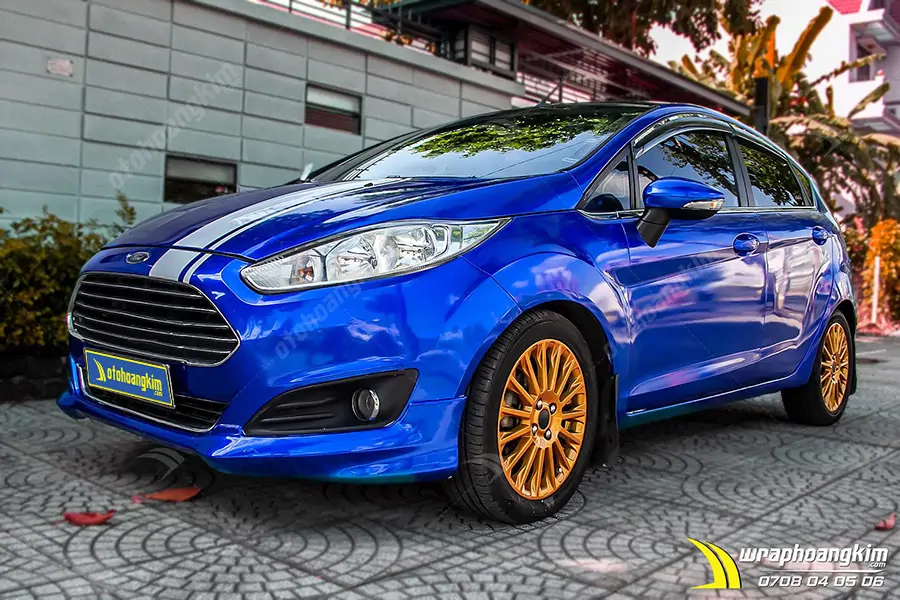 Dán đổi màu Candy xanh Ford Fiesta - Ảnh 3