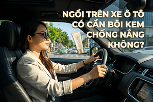 ngoi-trong-xe-o-to-co-can-boi-kem-chong-nang-khong