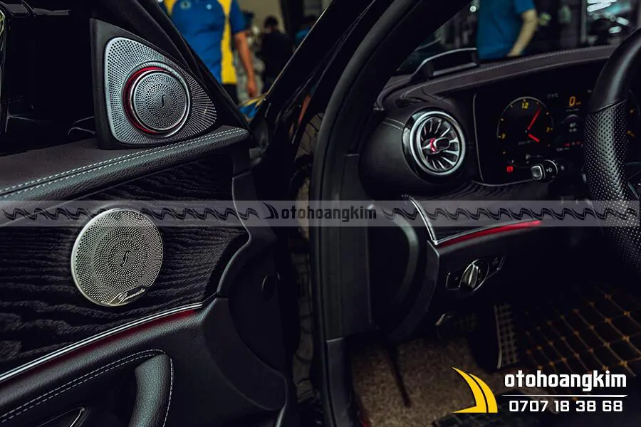 Độ Loa Mercedes E 300 Có Đèn Led - Ảnh 4