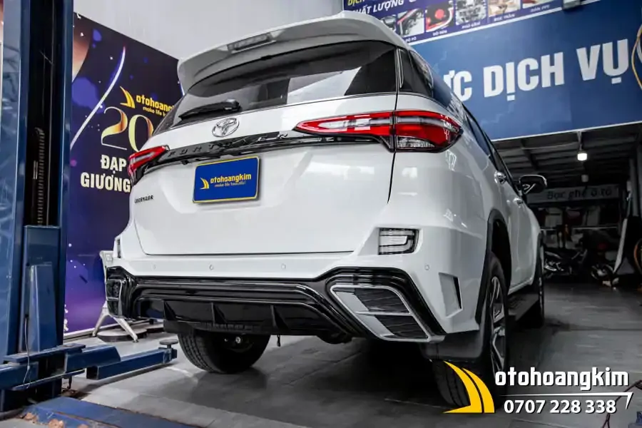 Cản sau Body Fortuner 2017 Lexus 570 Sport Mẫu 2 - Ảnh 2