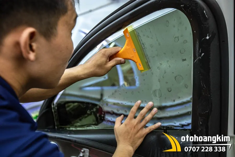 Dán Phim Cách Nhiệt 3M Xe Mercedes C300 - Ảnh 3