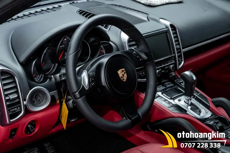 Đổi màu nội thất đỏ rượu vang xe Porsche - Ảnh 7