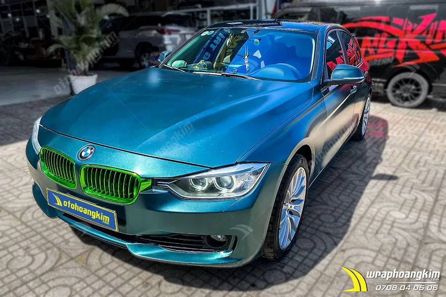 Dán đổi màu mờ bóng đá quý xanh ánh kim Bmw 320i - Ảnh 3