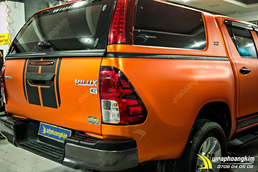 Dán đổi màu cam mờ Toyota Hilux - Ảnh 5