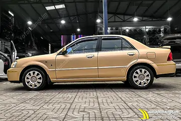Dán đối màu nâu vàng mờ Ford Laser