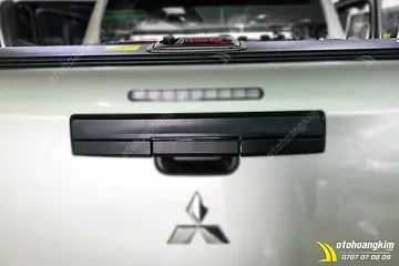 Tay Cốp Mitsubishi Triton Đen