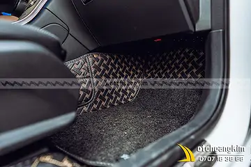 Thảm Sàn Mercedes GLC 200 Loại 5D Màu Đen Chỉ Vàng