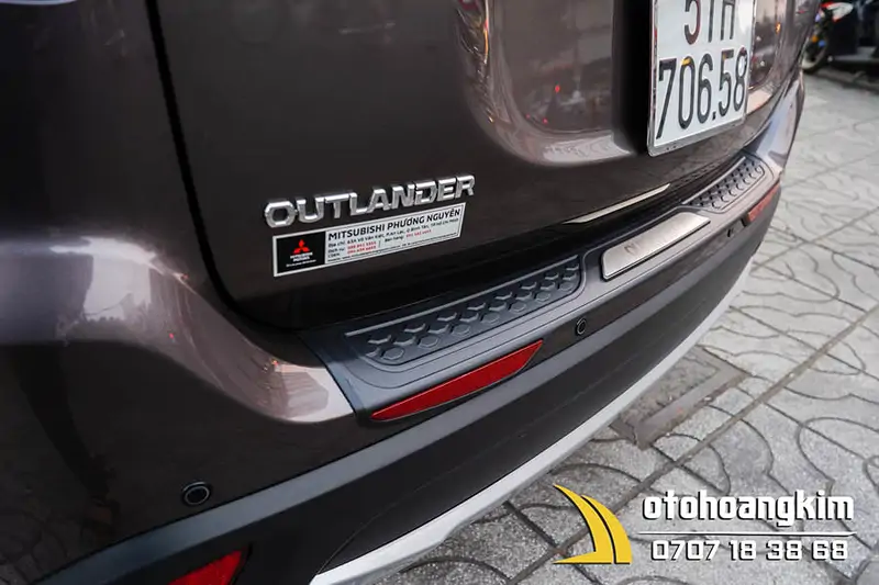 Chống trầy cốp sơn Mitsubishi Outlander nhựa đen - Ảnh 2