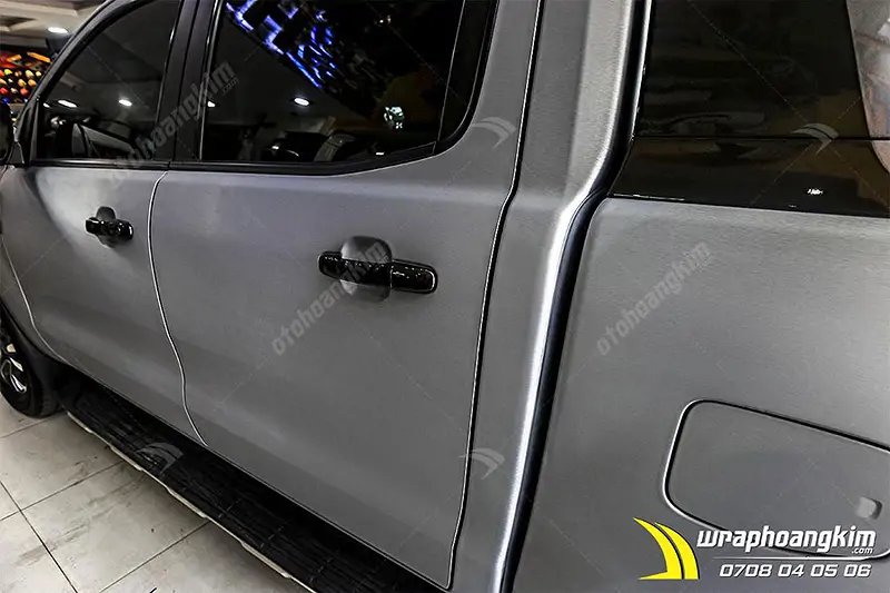 Dán đổi màu nhôm xước bạc Ford Ranger - Ảnh 3