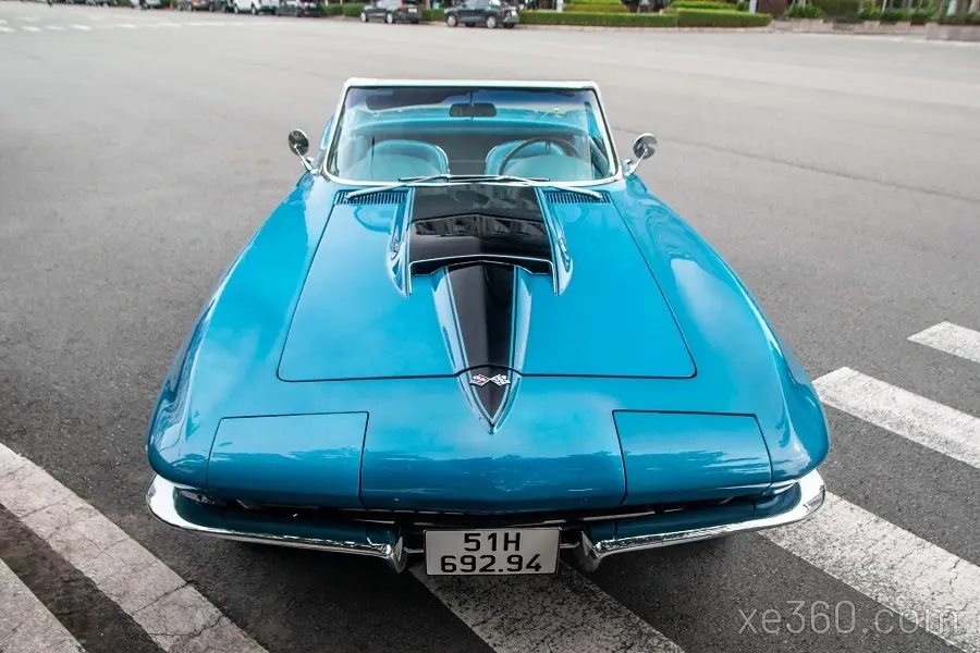 https://otohoangkim-storage.sgp1.cdn.digitaloceanspaces.com/chevrolet-corvette-c2-stingray-gan-60-nam-tuoi-trong-nhu-moi-tai-sai-g-3-900x900.webp