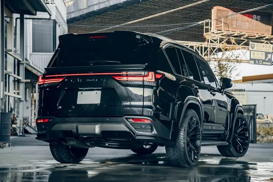 https://otohoangkim-storage.sgp1.cdn.digitaloceanspaces.com/chi-tiet-lexus-lx-600-liberty-walk-ban-do-than-rong-1-900x900.webp