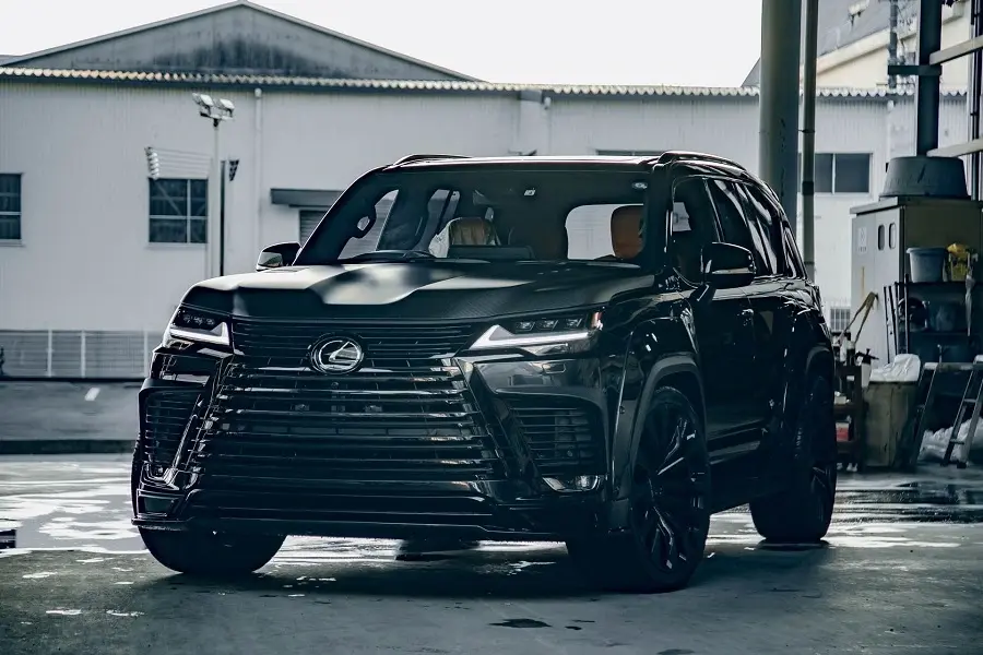 https://otohoangkim-storage.sgp1.cdn.digitaloceanspaces.com/chi-tiet-lexus-lx-600-liberty-walk-ban-do-than-rong-8-900x900.webp