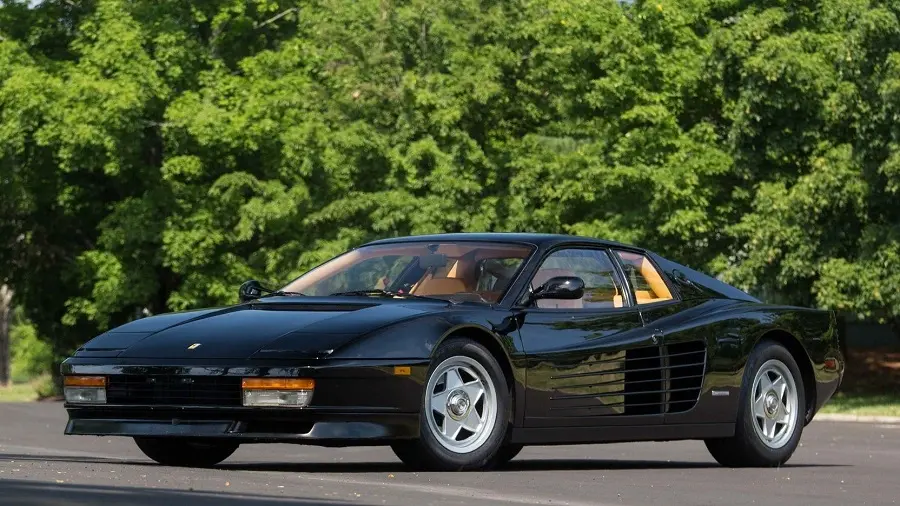 https://otohoangkim-storage.sgp1.cdn.digitaloceanspaces.com/chiem-nguong-5-mau-xe-ferrari-testarossa-co-se-duoc-dau-gia-tai-y-2-900x900.webp