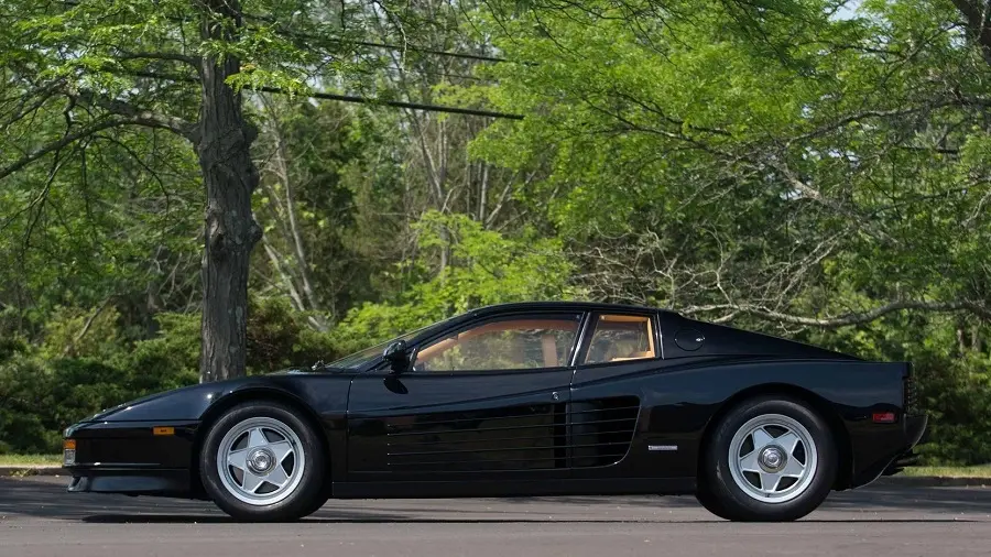 https://otohoangkim-storage.sgp1.cdn.digitaloceanspaces.com/chiem-nguong-5-mau-xe-ferrari-testarossa-co-se-duoc-dau-gia-tai-y-3-900x900.webp