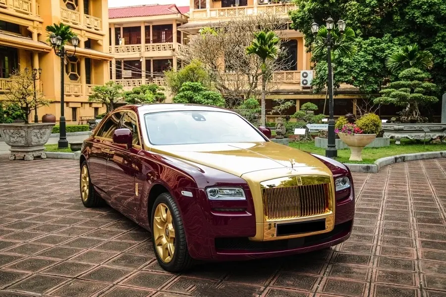 https://otohoangkim-storage.sgp1.cdn.digitaloceanspaces.com/chot-ngay-dau-gia-rollsroyce-ghost-cua-ong-trinh-van-quyet-va-muc-0-900x900.webp