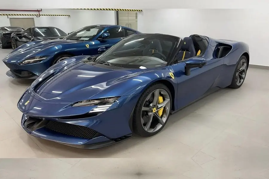 https://otohoangkim-storage.sgp1.cdn.digitaloceanspaces.com/cuong-do-la-tau-sieu-xe-ferrari-sf90-hybrid-gia-gan-40-ty-dong-3-900x900.webp