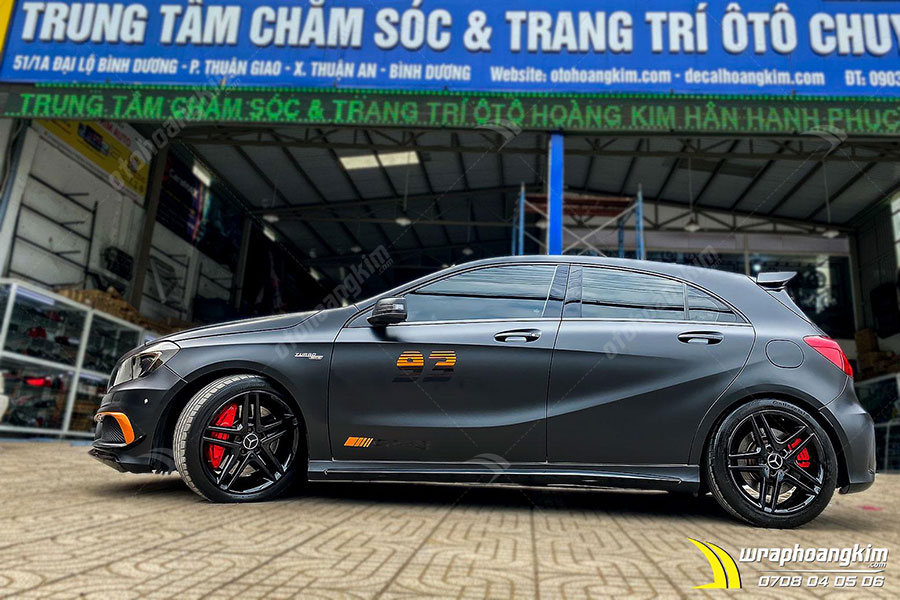 Dán đổi màu đen mờ Mercedes A45 ảnh 2