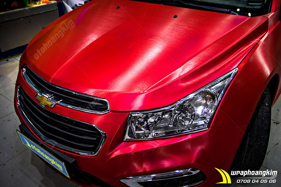 Dán đổi màu đỏ nhôm xước Chevrolet Cruze  ảnh 3