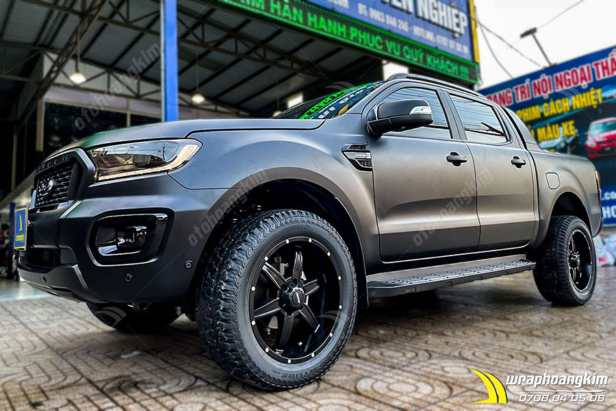 Dán đổi màu full đen mờ Ford Ranger  ảnh 1