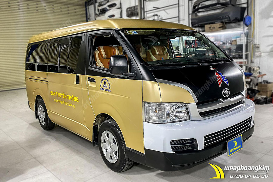 Dán đổi màu mờ bóng sâm panh vàng ánh kim Toyota Hiace ảnh 2