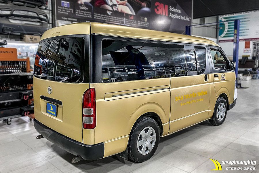 Dán đổi màu mờ bóng sâm panh vàng ánh kim Toyota Hiace ảnh 3