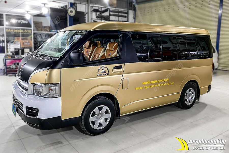 Dán đổi màu mờ bóng sâm panh vàng ánh kim Toyota Hiace ảnh 1