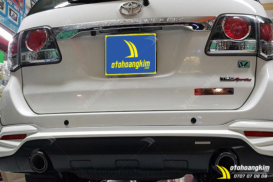 ĐỘ PÔ AKRAPOVIC TOYOTA FORTUNER 2010 ảnh 1