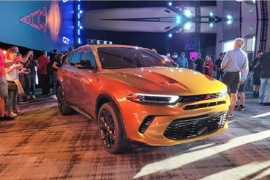 https://otohoangkim-storage.sgp1.cdn.digitaloceanspaces.com/dodge-hornet-2023-mau-suv-do-thi-co-nho-ra-mat-7-900x900.webp