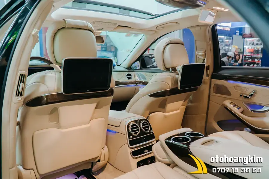 https://otohoangkim-storage.sgp1.cdn.digitaloceanspaces.com/doi-mau-noi-that-mercedes-maybach-mau-cuc-sang-4-900x900.webp