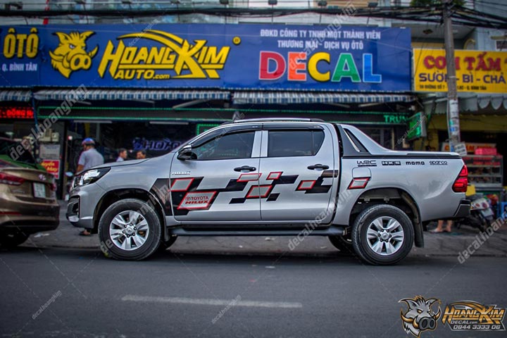 tem-xe-toyota-hilux-thi009-1