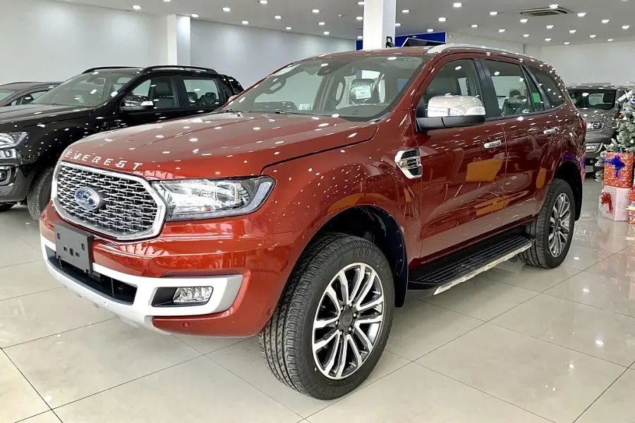 https://otohoangkim-storage.sgp1.cdn.digitaloceanspaces.com/ford-everest-giam-gia-100-trieu-xa-hang-ton-0-900x900.webp