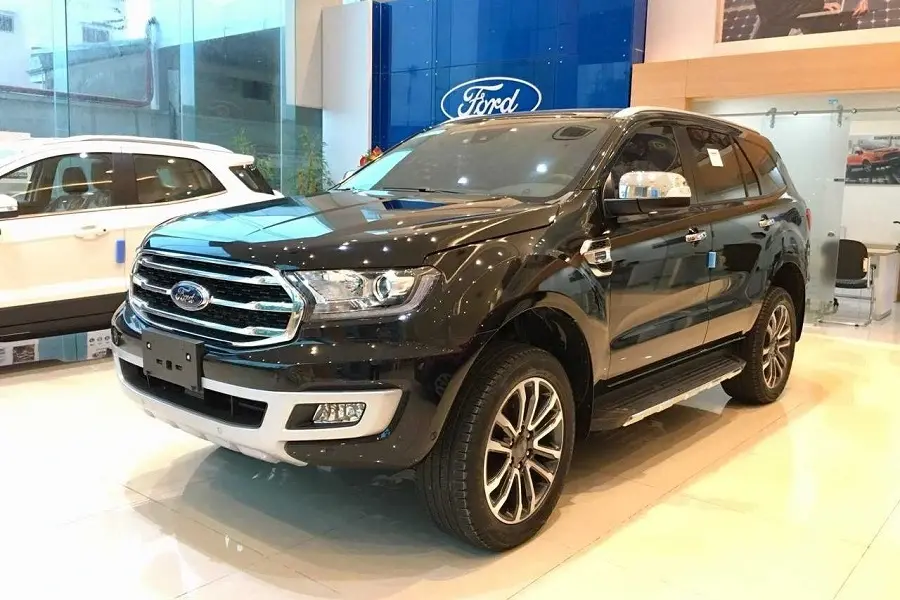 https://otohoangkim-storage.sgp1.cdn.digitaloceanspaces.com/ford-everest-giam-gia-100-trieu-xa-hang-ton-1-900x900.webp