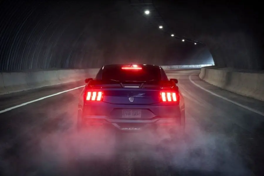 https://otohoangkim-storage.sgp1.cdn.digitaloceanspaces.com/ford-mustang-2024-phien-ban-dark-horse-trinh-lang-16-900x900.webp