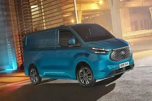 ford-transit-co-them-phien-ban-dong-co-dien