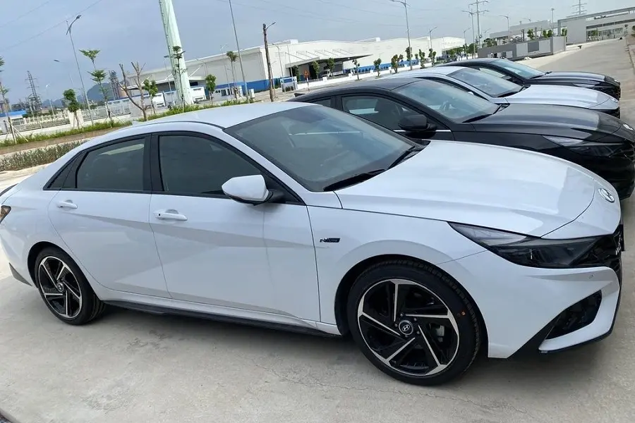 https://otohoangkim-storage.sgp1.cdn.digitaloceanspaces.com/hyundai-elantra-2022-xuat-hien-tai-viet-nam-2-900x900.webp