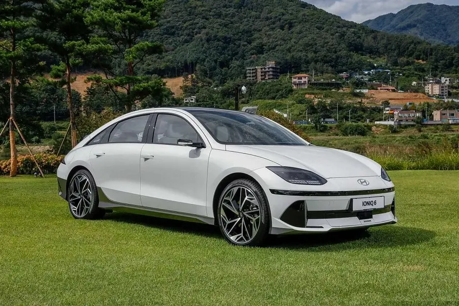 https://otohoangkim-storage.sgp1.cdn.digitaloceanspaces.com/hyundai-ioniq-6-gianh-giai-xe-the-gioi-cua-nam-2023-0-900x900.webp