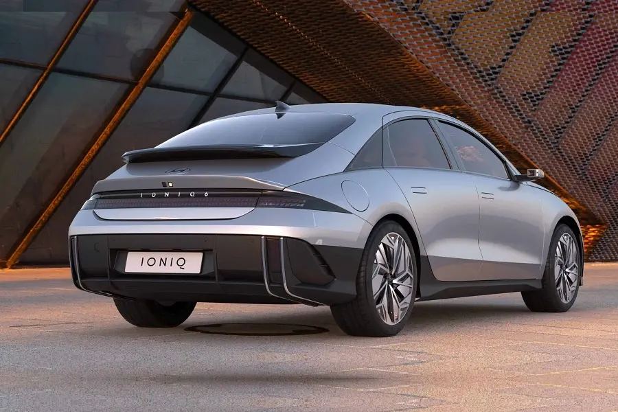 https://otohoangkim-storage.sgp1.cdn.digitaloceanspaces.com/hyundai-ioniq-6-gianh-giai-xe-the-gioi-cua-nam-2023-1-900x900.webp