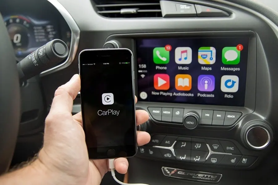 Kết nối điện thoại bằng bằng thiết bị Apple Carplay