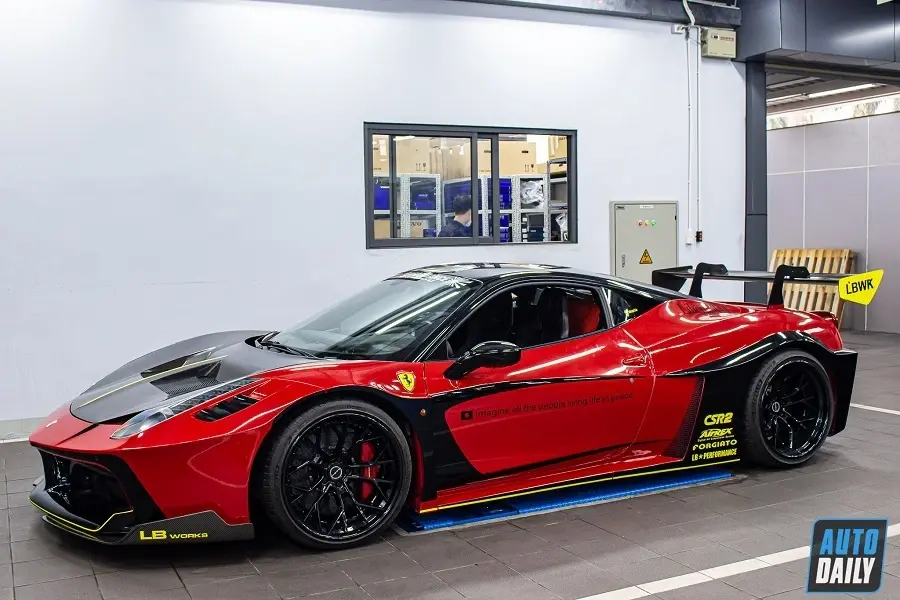 https://otohoangkim-storage.sgp1.cdn.digitaloceanspaces.com/kham-pha-ferrari-458-italia-do-liberty-walk-lbsilhouette-works-doc-nhat-15-900x900.webp