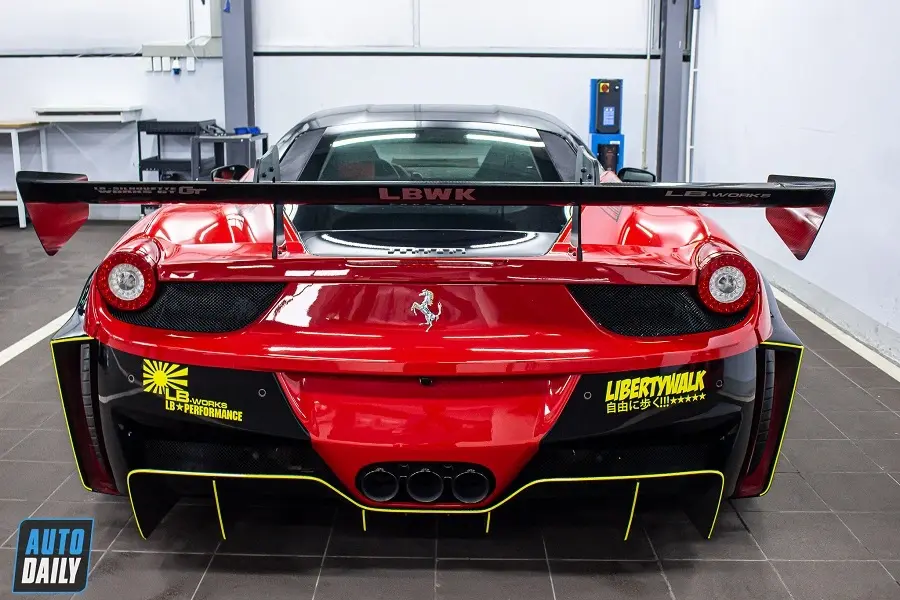 https://otohoangkim-storage.sgp1.cdn.digitaloceanspaces.com/kham-pha-ferrari-458-italia-do-liberty-walk-lbsilhouette-works-doc-nhat-8-900x900.webp