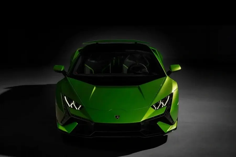 https://otohoangkim-storage.sgp1.cdn.digitaloceanspaces.com/kham-pha-nhung-diem-thu-vi-tren-lamborghini-huracan-tecnica-2023-7-900x900.webp