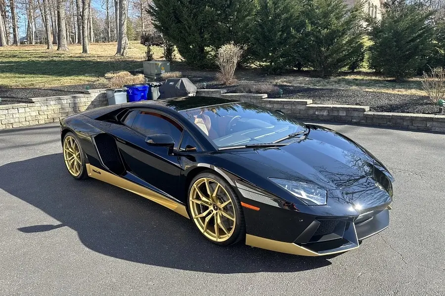 https://otohoangkim-storage.sgp1.cdn.digitaloceanspaces.com/lamborghini-aventador-ban-gioi-han-duoc-dau-gia-10-900x900.webp