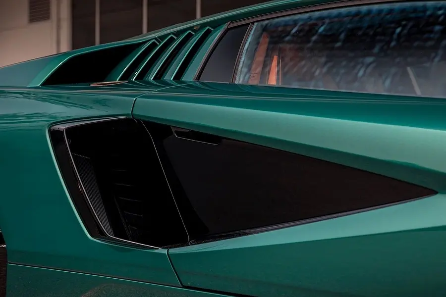 https://otohoangkim-storage.sgp1.cdn.digitaloceanspaces.com/lamborghini-countach-lpi-8004-mau-verde-abete-voi-lazang-bang-dong-5-900x900.webp