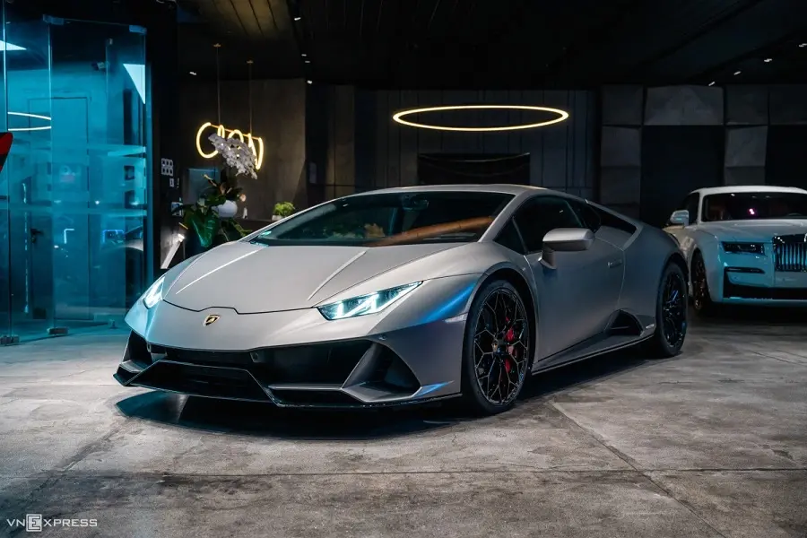 https://otohoangkim-storage.sgp1.cdn.digitaloceanspaces.com/lamborghini-huracan-evo-sieu-bo-gia-28-ty-dong-0-900x900.webp